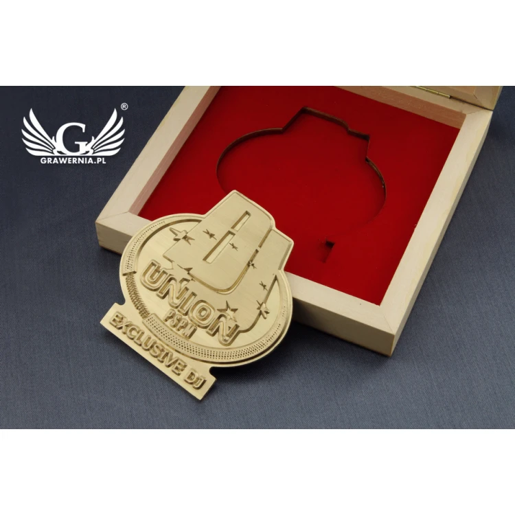 Messingmedaille in Holzkassette mit Gravur - Durchmesser 70mm
