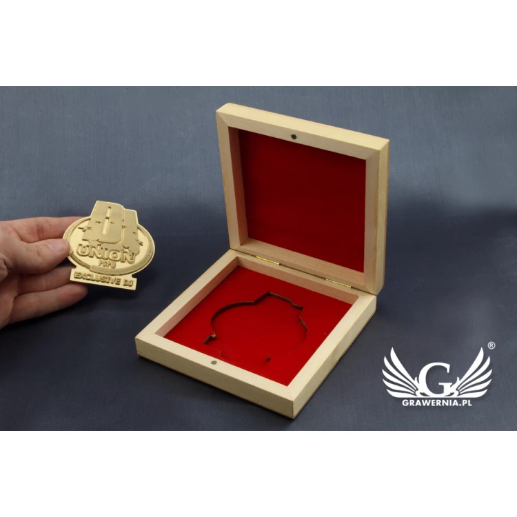Messingmedaille in Holzkassette mit Gravur - Durchmesser 70mm