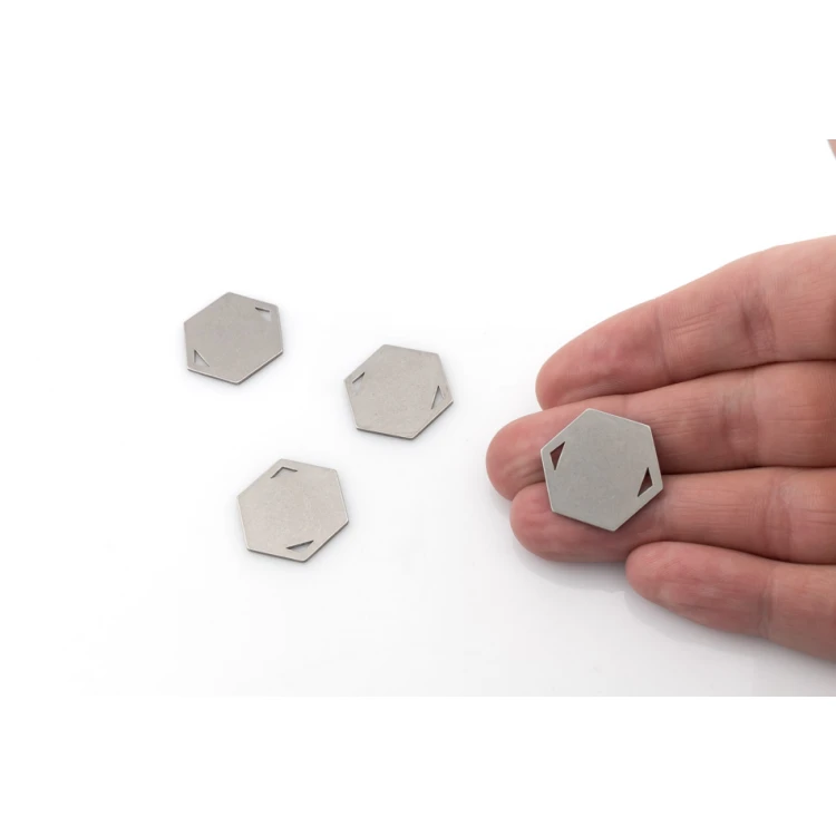 Stahletiketten für Kleidung - Abmessungen: 23x20mm - ME15