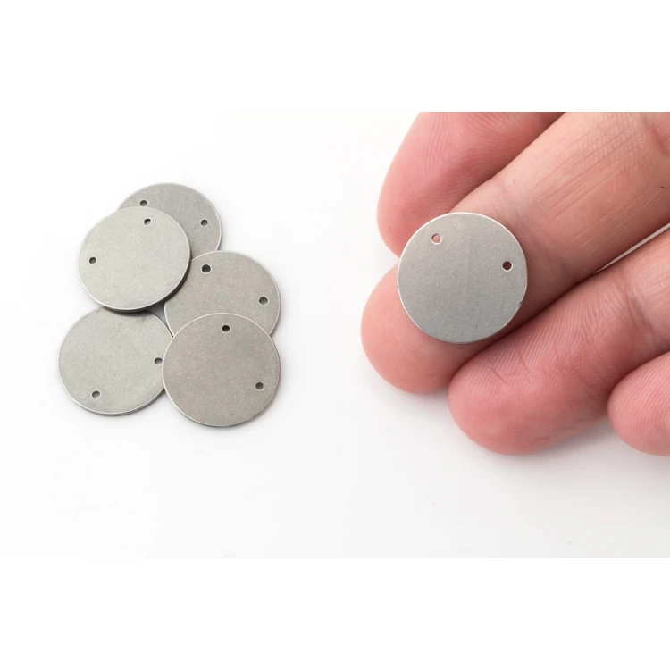 Stahletiketten für Kleidung - Abmessungen: 11x11mm - ME23