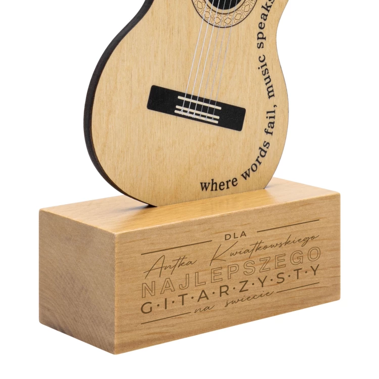 Holzstatuette für einen Musiker in Form einer Gitarre - UV-Druck - Höhe 27,5 cm - DTA153