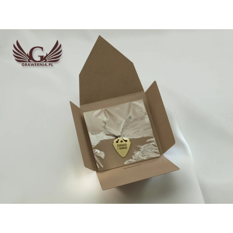 Halskette mit Gitarrenspielwürfel und eigenem Logo - Messing - KG01