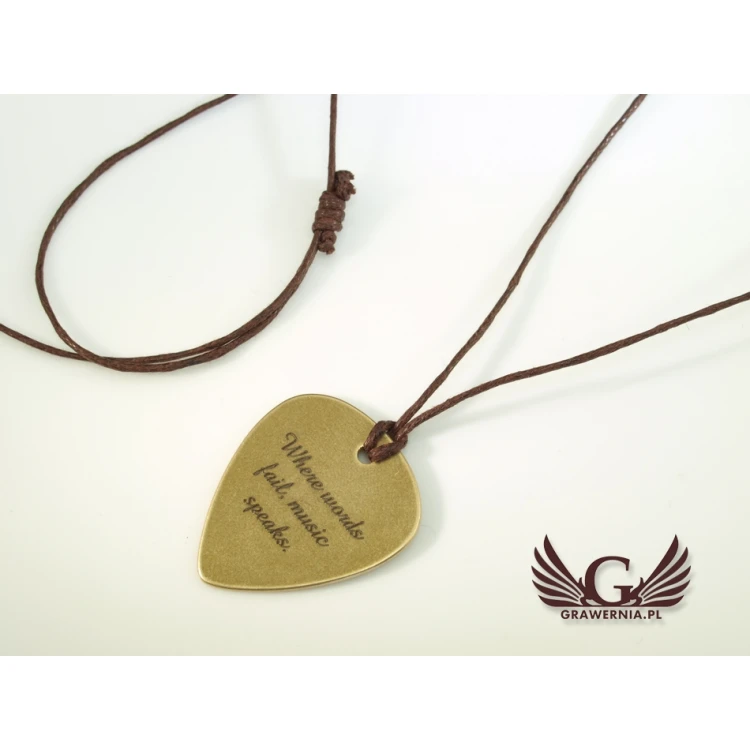 Halskette mit individueller Grafik und Text - Gitarrenspielwürfel aus Messing - KG03