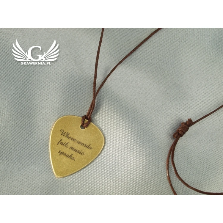 Halskette mit individueller Grafik und Text - Gitarrenspielwürfel aus Messing - KG03