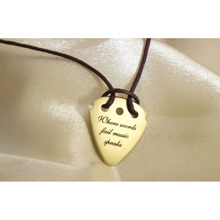 Halskette mit Gitarrenspielwürfel und eigenem Logo - Messing - KG01