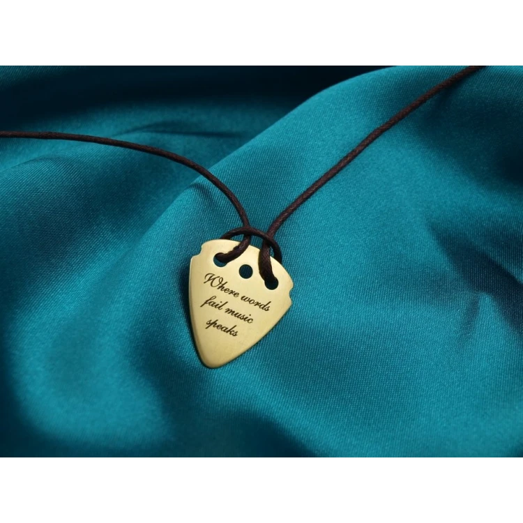 Halskette mit Gitarrenspielwürfel und eigenem Logo - Messing - KG01