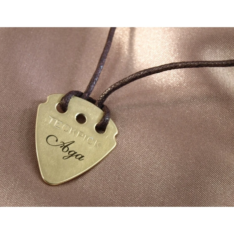 Halskette mit Gitarrenspielwürfel und eigenem Logo - Messing - KG01