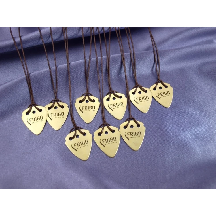 Halskette mit Gitarrenspielwürfel und eigenem Logo - Messing - KG01