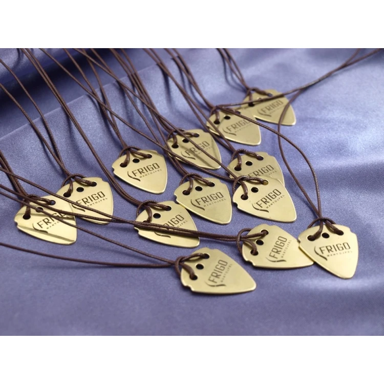 Halskette mit Gitarrenspielwürfel und eigenem Logo - Messing - KG01