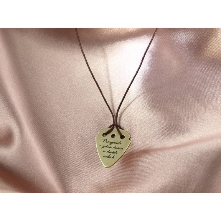 Halskette mit Gitarrenspielwürfel und eigenem Logo - Messing - KG01