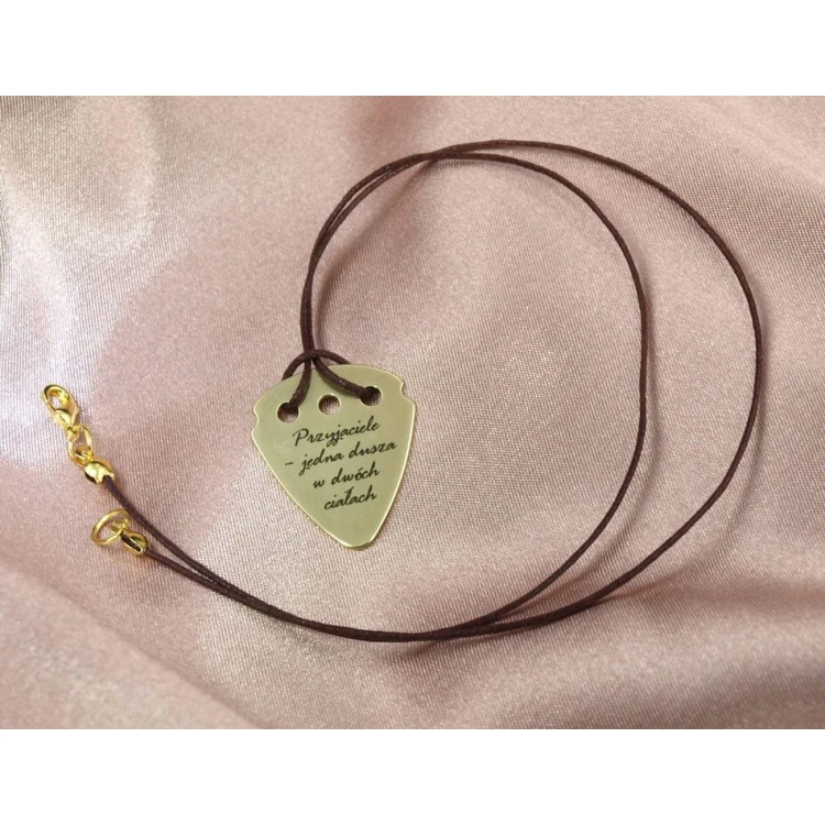 Halskette mit Gitarrenspielwürfel und eigenem Logo - Messing - KG01