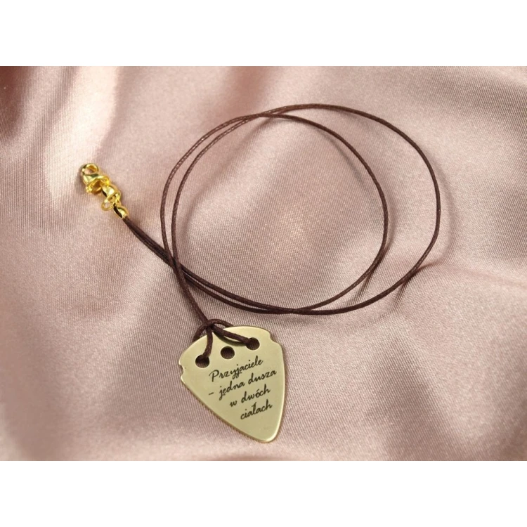 Halskette mit Gitarrenspielwürfel und eigenem Logo - Messing - KG01