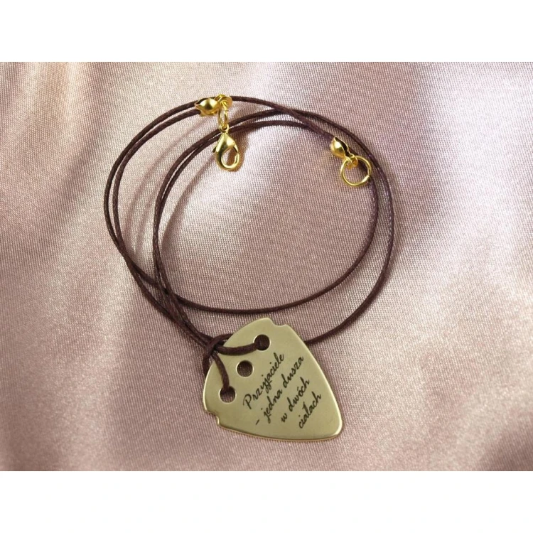 Halskette mit Gitarrenspielwürfel und eigenem Logo - Messing - KG01