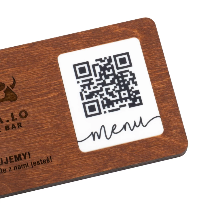 Menü mit austauschbarem QR-Code und Firmenlogo - graviertes Holz - Abmessungen 120x70mm - MEN024