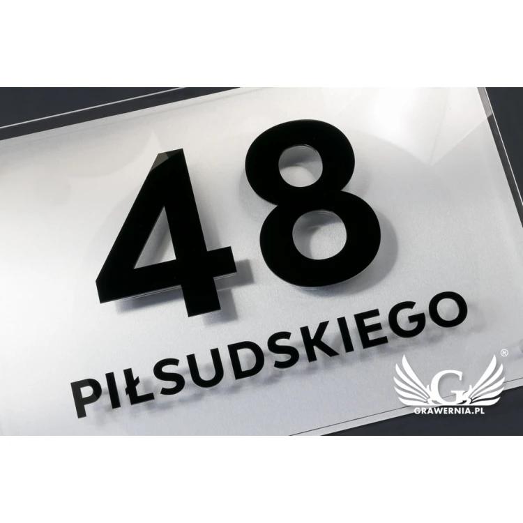Nummer für Gebäude - lesbare erhabene Buchstaben - Größe 600x400mm - SPD019