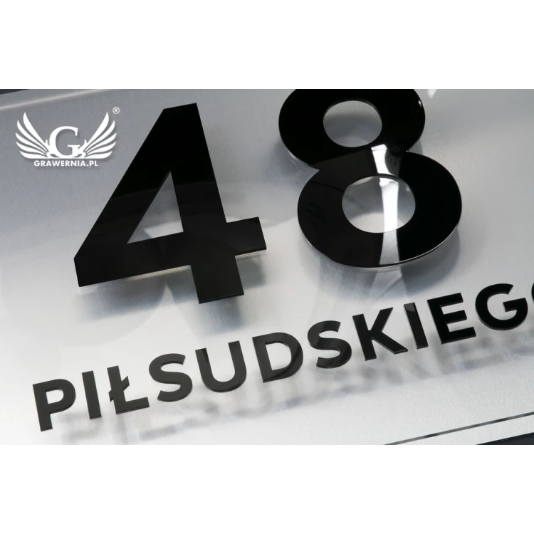 Nummer für Gebäude - lesbare erhabene Buchstaben - Größe 600x400mm - SPD019