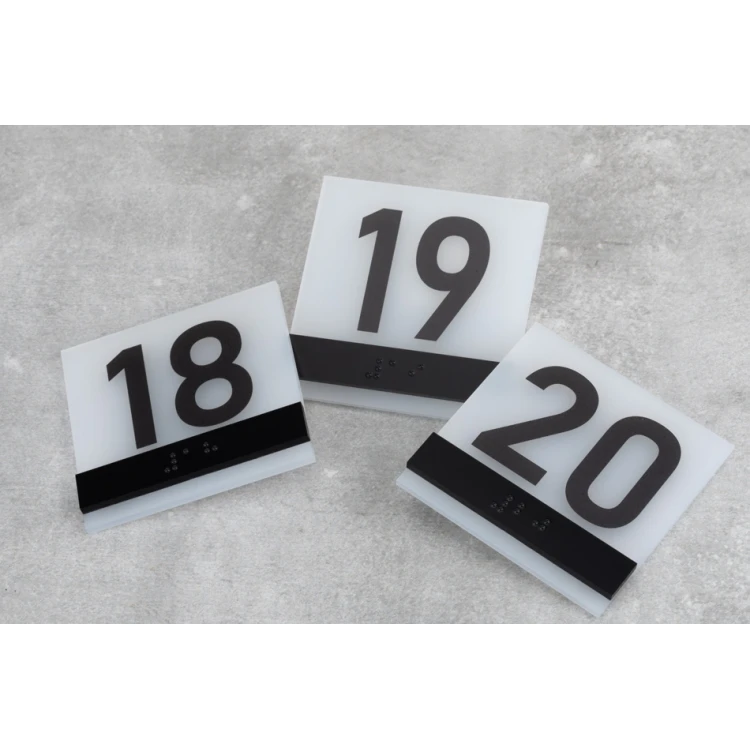 Nummerierung - Schild mit Braille-Schrift - Größe 75x75mm - mattiertes Acryl und ADA - NORD - TAB330