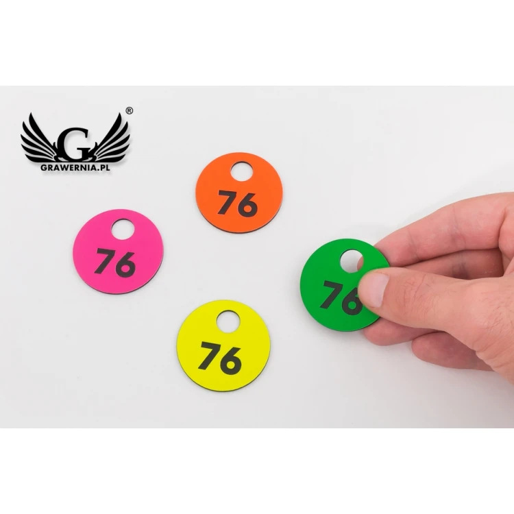 Gravierte Garderobennummern - GREGOR NEON - Größe 40x40mm - Dicke 1.6mm - NSZ007