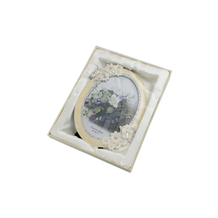 Ovaler Bilderrahmen aus beigem Perlmutt für Kinderfoto - Blumen und Schmetterlinge - RAM007