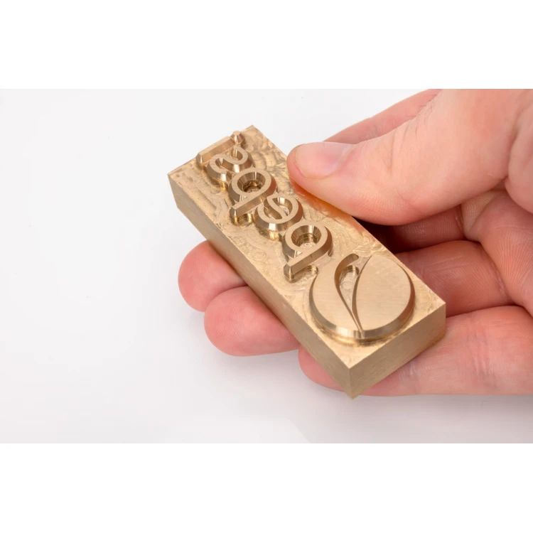 Stampf zum Prägen von Logos im Heiß- und Kaltverfahren - Matrizengröße: 73x28mm - CNC093