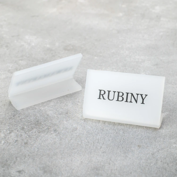 Gefrostete Juwelierständer mit beliebigem Text - Größe 50x25mm - PR024