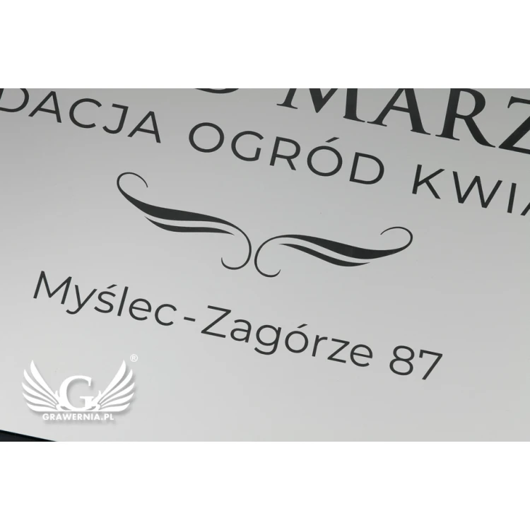 Firmenschild - mattes silbernes Gravurlaminat - Abm. 800x440mm - SZ115
