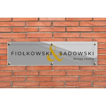 Firmenschild aus transparentem Plexiglas und Dibond - UV-Druck - Abm. 1100x287mm - SZ159