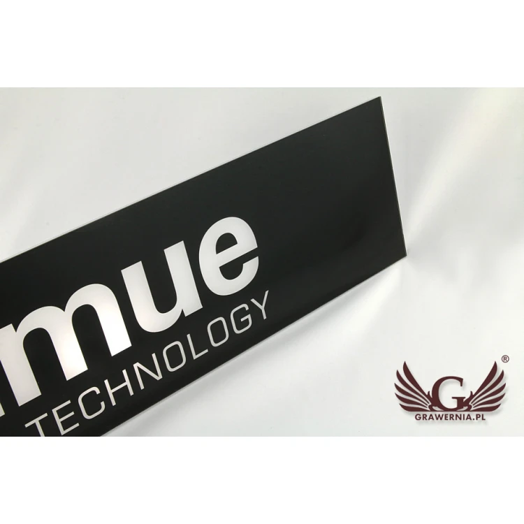 Firmenschild schwarz mit transparentem Logo - SZ090 - Abmessungen 623x130mm