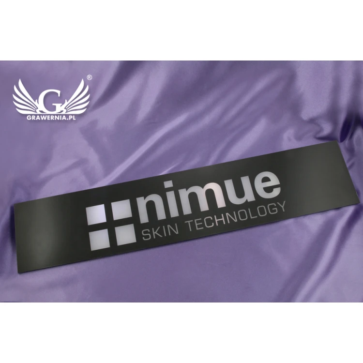 Firmenschild schwarz mit transparentem Logo - SZ090 - Abmessungen 623x130mm