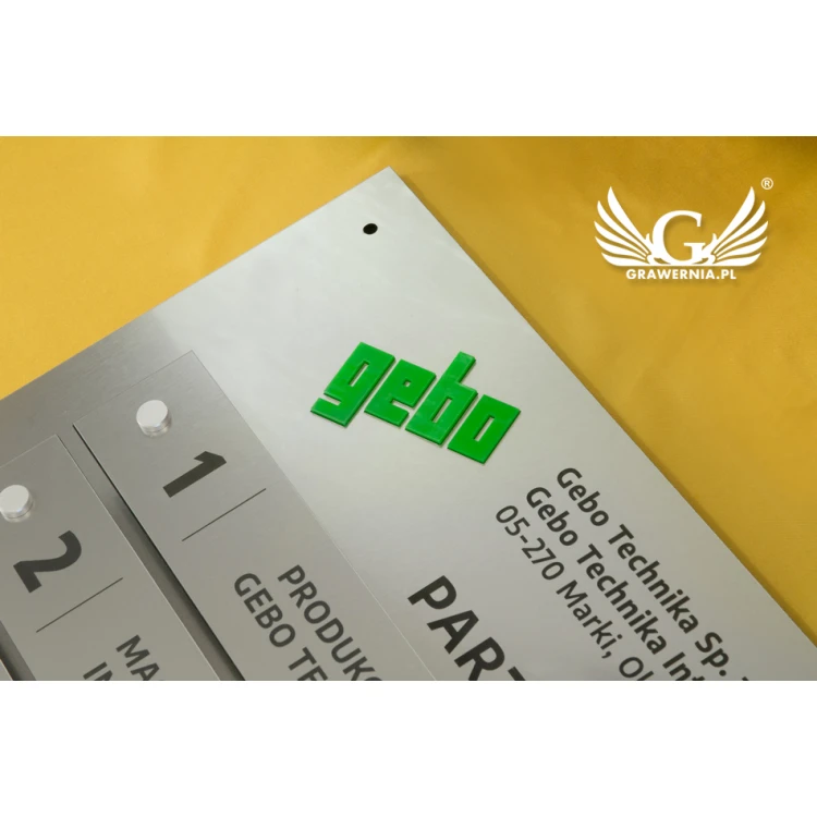 Informationsbrett auf Abstand - Lasergraviert - Maße: 800x440mm - TAB058