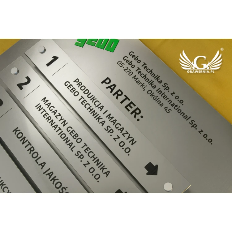 Informationsbrett auf Abstand - Lasergraviert - Maße: 800x440mm - TAB058