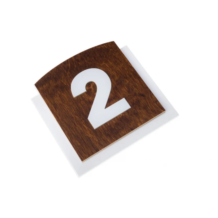 Holztafel mit erhabener Nummerierung - Abm: 120x118mm - TAB445