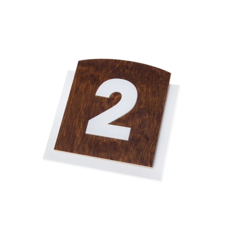 Holztafel mit erhabener Nummerierung - Abm: 120x118mm - TAB445