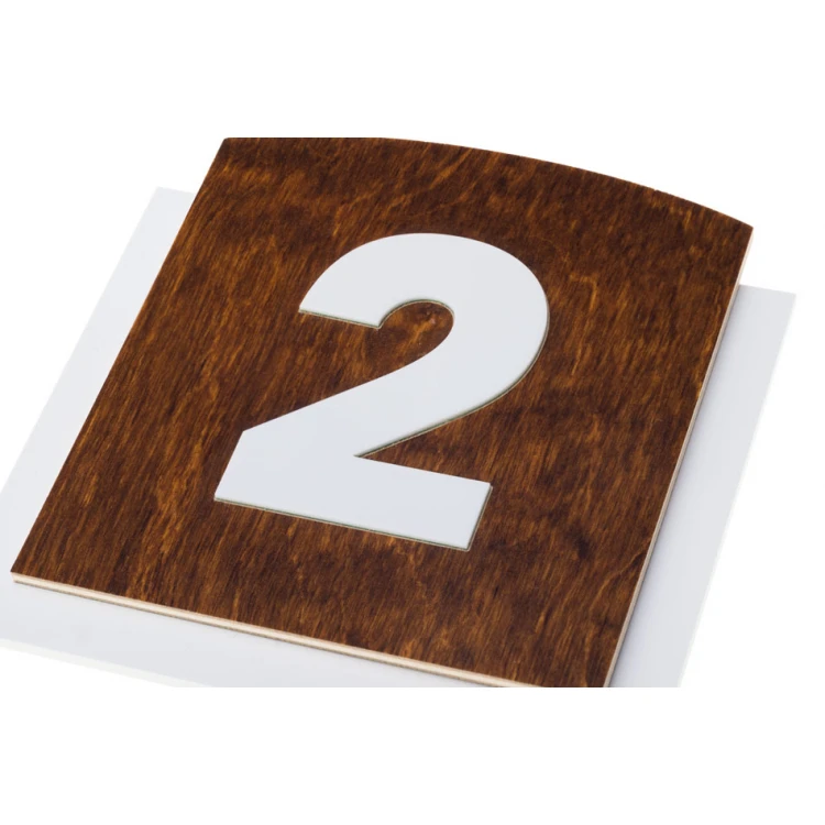 Holztafel mit erhabener Nummerierung - Abm: 120x118mm - TAB445