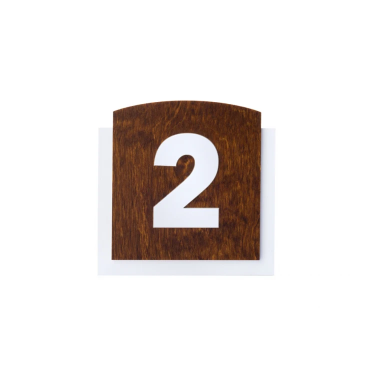 Holztafel mit erhabener Nummerierung - Abm: 120x118mm - TAB445