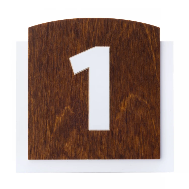 Holztafel mit erhabener Nummerierung - Abm: 120x118mm - TAB445