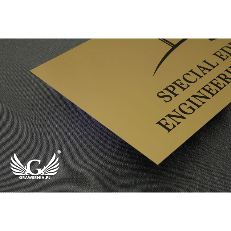 Firmenschild aus goldenem Aluminium - AlumaMark - Größe 250x120mm