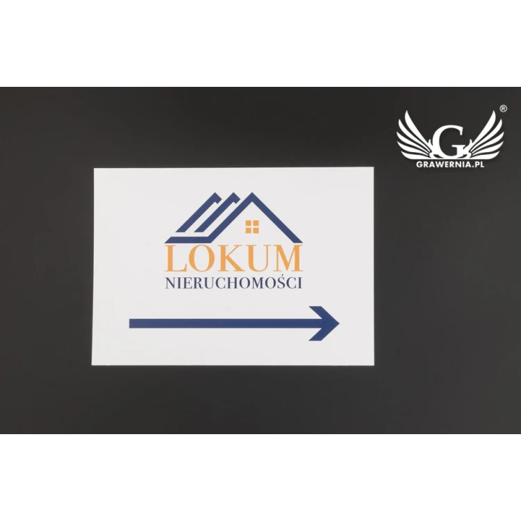 Wegweiserschild mit Firmenlogo - Größe 210x148mm (A5) - Farbiger UV-Druck - PVC - TAB092