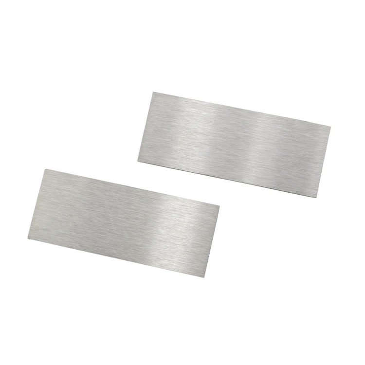 Stahlplatte mit individueller Gravur - Abmessungen 40x16x1mm - TS029