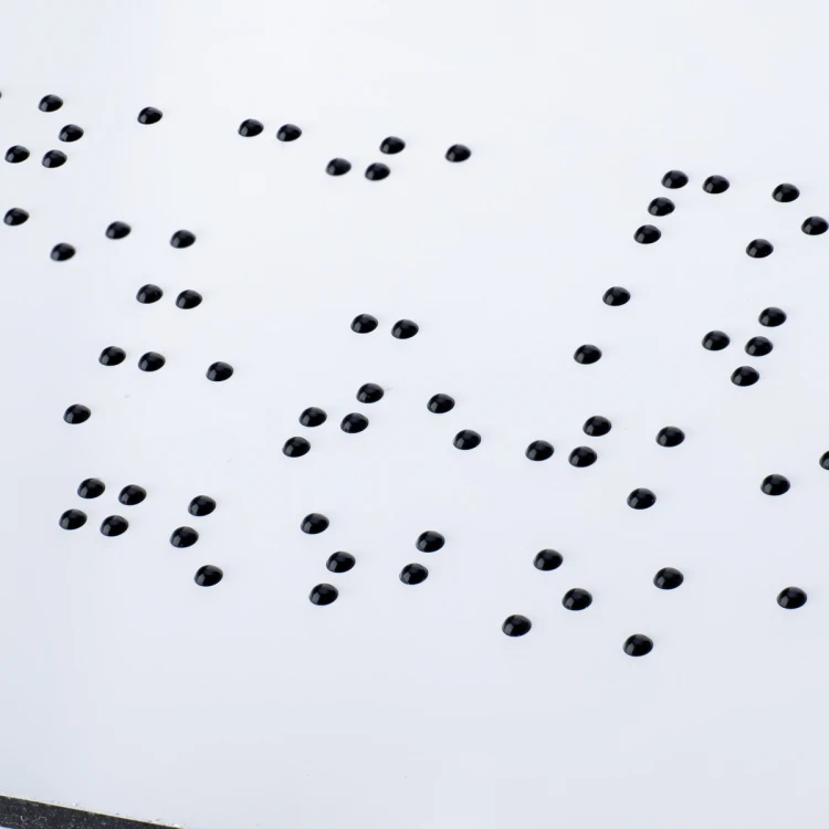 Platte aus weißem Dibond mit Braille-Schrift - Abm. 297x210mm (A4) - TAB474