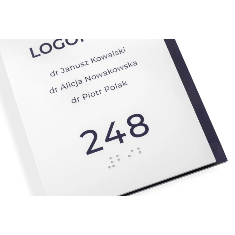 Plakette mit Raumbezeichnung, Nummerierung und Braille-Schrift - Größe 110x137mm - Hart-PVC - MAREN - TAB304