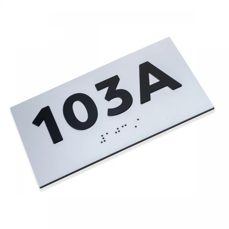 Plakette mit erhabener Nummerierung und Braille-Schrift - silbernes Laminat - Abmessungen 150x80mm - TAB508