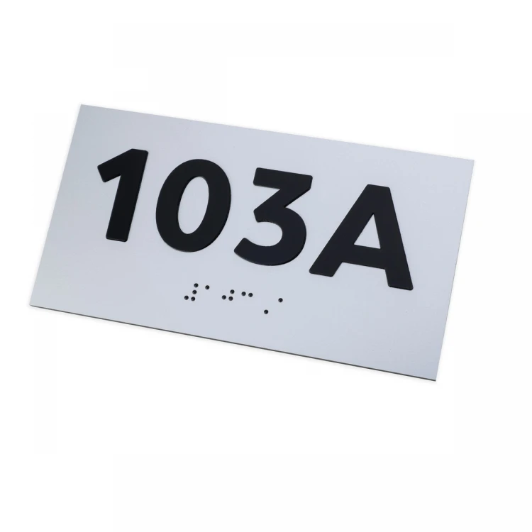 Plakette mit erhabener Nummerierung und Braille-Schrift - silbernes Laminat - Abmessungen 150x80mm - TAB508