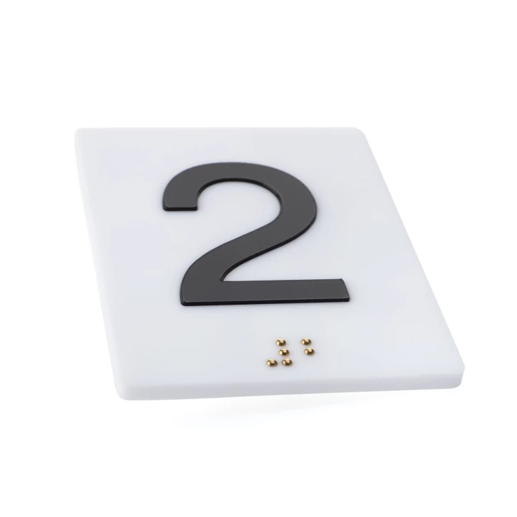 Plakette mit erhabener Nummerierung und Braille-Schrift - mattes weißes Acryl - Abmessungen 50x68mm - TAB538