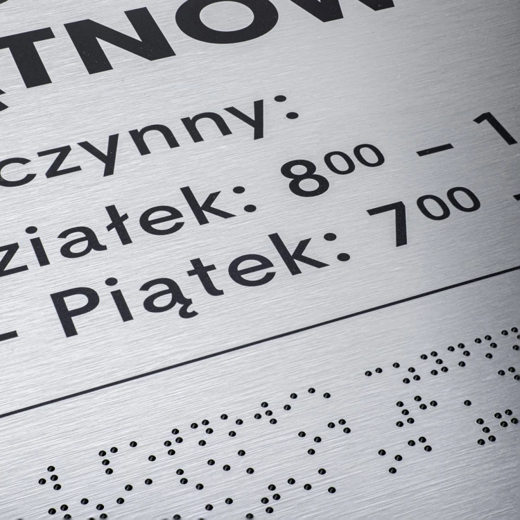 Silberne Dibond-Tafel mit Braille-Schrift - Abm. 420x300mm - TAB475