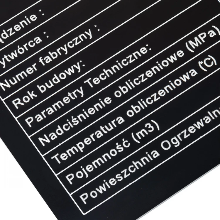 Typenschild aus schwarzem Aluminium - CNC-Gravur - Abmessungen: 150x80mm - TZN049