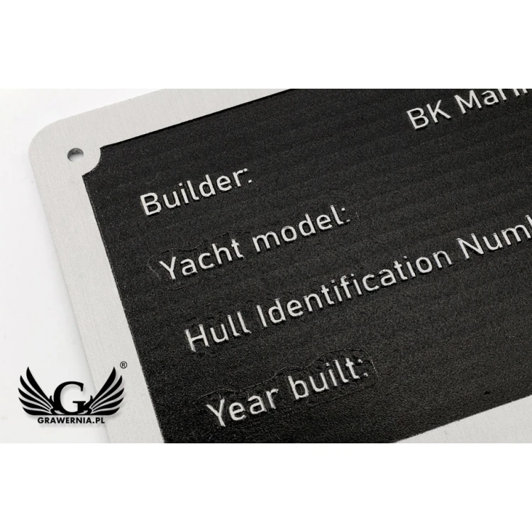 Namensschild aus silbernem Aluminium - CNC-Gravur und UV-Druck - Abmessungen: 100x60mm - TZN042