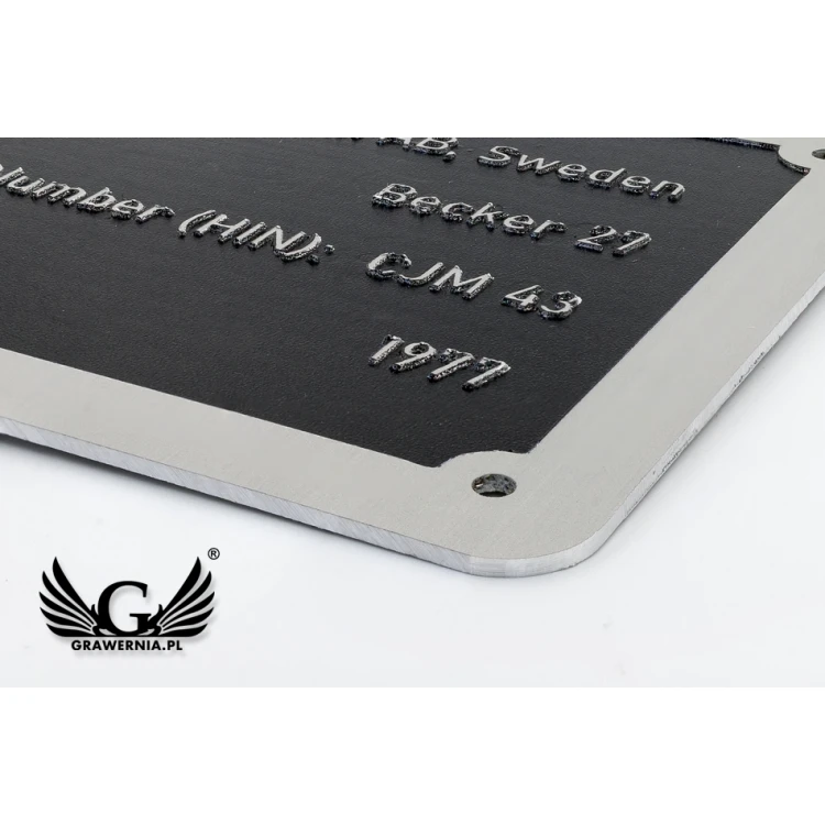Namensschild aus silbernem Aluminium - CNC-Gravur und UV-Druck - Abmessungen: 100x60mm - TZN042