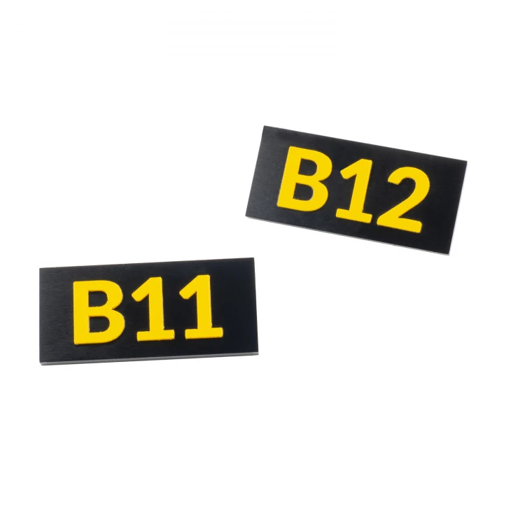 Nummernschilder für Schränke, Schubladen und Türen - schwarzes PVC mit erhabenen Buchstaben - ND032 - Abmessungen 55x25mm