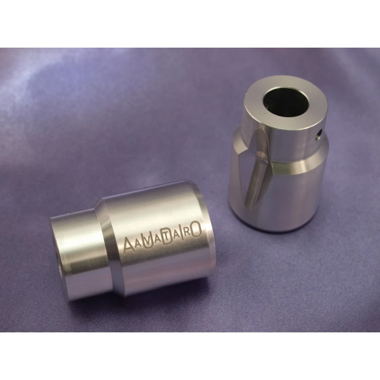 Dienstleistung für die Gravur von Metallelementen - Vorbereitung zur Produktion - Elemente aus Messing und Aluminium - PDP003